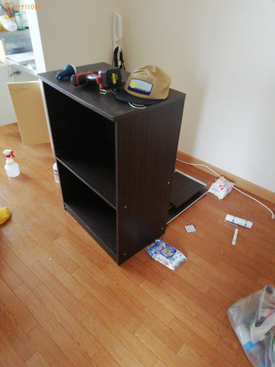 マットレス付きシングルベッド、二人掛けソファー、食器棚等の回収